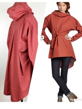 Nau Poncho Via Rain Jacket burnt orange EUC